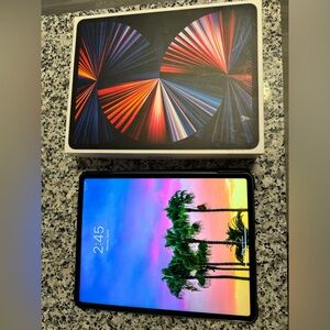 2021 Apple iPad Pro 12.9 inch with Cellular & WiFi